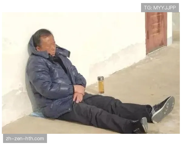 丁霞训练完直接瘫地上啃香蕉，这自律狠人连吃零食都卡着秒表？